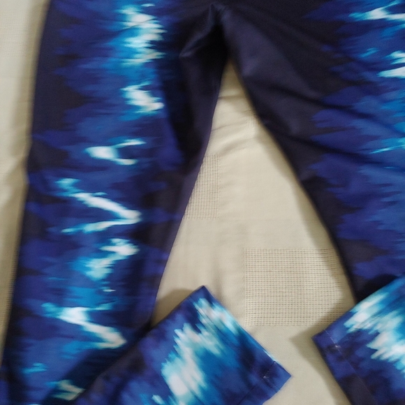 Forever 21 Stylish Leggings Size Small.Lots of stretch 13% spandex 30 in inseam - Picture 4 of 5